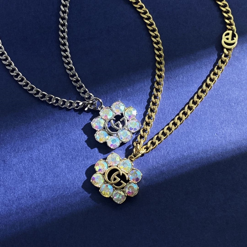 G*u*i necklaces